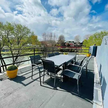 Rooftop Stadium Of France Metro Line 13 Apartment